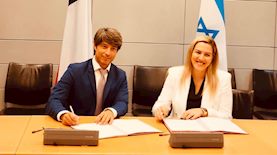 עו"ד עילית אוסטרוביץ-לוי, ראש הרשות לאיסור הלבנת הון ומימון טרור עם גיום ואלט-ואלה, ראש יחידת המודיעין הפיננסי, צילום: משרד המשפטים