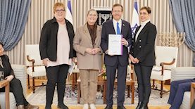 צימלס ודה פריס עם הנשיא ורעייתו, צילום: אייל וייס