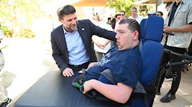 בצלאל סמוטריץ' בכפר השיקומי, צילום: אדיר הרוש