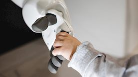 רובוט בגן הילדים-אילוסטרציה, צילום: shutterstock