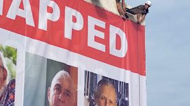 שלט החטופים הגדול בעולם, צילום: דיור מוגן לב גנים נתניה