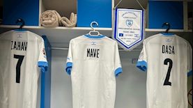 נבחרת ישראל במחווה לחטופים, צילום: טוויטר @ISRAELFA