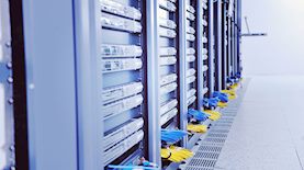 חוות שרתים, צילום: vecteezy