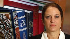 השופטת תמר בר-אשר, צילום: shutterstock, מתוך אתר gov.il