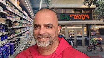 אייל רביד, מנכ"ל רשת ויקטורי, צילום: Magma Images, פייסבוק/ אייל רביד, shutterstock