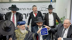 מעמד מכירת החמץ עם חוסיין עסמאיל ג'אבר, צילום: יונתן זינדל/פלאש 90