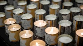 נרות זיכרון לזכר הנספים בשואה, צילום: פלאש 90/ יונתן זינדל