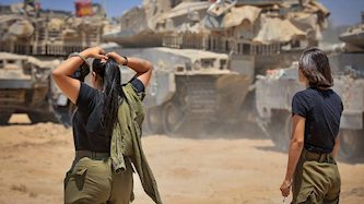חיילות בגבול רצועת עזה, צילום: פלאש 90/ אורן כהן