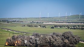 פיצוץ מוקשים מבוקר בגולן, צילום: מיכאל גלעדי פלאש 90