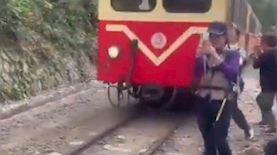 נפגעה מרכבת בזמן סלפי, צילום: צילום מסך מתוך טוויטר @mynewshub