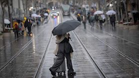 מזג אוויר גשום, צילום: פלאש 90/ חיים גולדברג