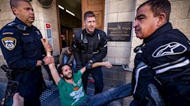 שוטרים בהפגנה בירושלים. אילוסטרציה, צילום: חיים גולדברג/Flash90