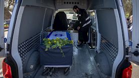 ארונו של עודד ליפשיץ בהלוויה, צילום: יונתן זינדל/פלאש 90