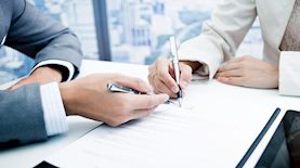 חתימה על חוזה, צילום: shutterstock