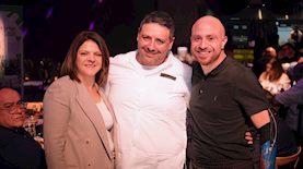 זיו שילון עם צחי וסימה אבו, צילום: מייק אדרי