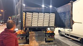 תיעוד מתפיסת המשאית על ידי הלוחמים, צילום: דוברות המשטרה