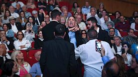 אסף אגמון קורא קריאות גנאי בטקס, צילום: אריה לייב אברמס/פלאש 90