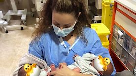 שירלי בוגנים עם התאומים, צילום: אינסטגרם/ shirleybouganim