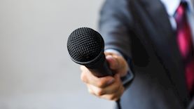 איש תקשורת-אילוסטרציה, צילום: shutterstock