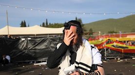 יהודי מניח תפילין, צילום: שלומי כהן, פלאש 90