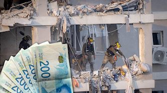 נזקי פגיעת הטיל בבניין בבת ים, צילום: פלאש 90/ חיים גולדברג, shutterstock