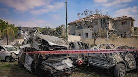 זירת נפילת הטיל בנס ציונה, צילום: פלאש 90/ יוסי אלוני