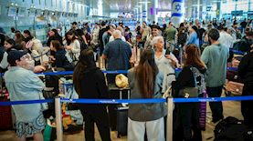 תורים בדלפקים בנתב"ג. אילוסטרציה, צילום: אבשלום ששוני/פלאש 90