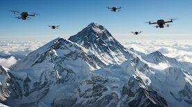 הר האוורסט ורחפנים-אילוסטרציה AI, צילום: shutterstock