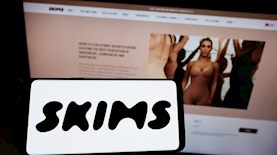 סקימס SKIMS, צילום: shutterstock