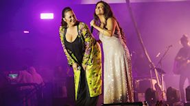 מירי מסיקה וקרן פלס במופע 20 שנה, צילום: איה זך