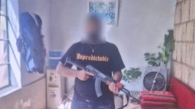 תיעוד מתפיסת הנשק ותמונות החשודים שצולמו בסוריה, צילום: דוברות המשטרה