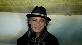 אלון אבוטבול, צילום: יוטיוב/ E! Israel