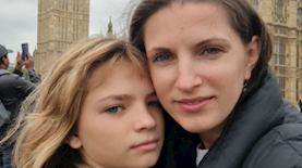 מילנה בובקובה ואמא שלה, צילום: מעמוד הקמפיין: אתר giveback