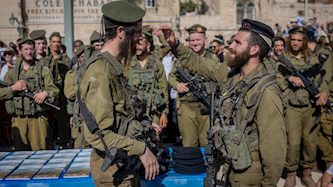 חיילים חרדים בטקס כומתה, צילום: חיים גולדברג/פלאש 90