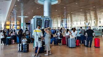 נוסעים בנתב"ג. אילוסטרציה, צילום: נתי שוחט/פלאש 90