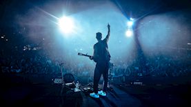 עידן עמדי בהופעה בפארק הירקון, צילום: אורן אלון crs