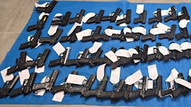 כלי הנשק שנאספו מהחברה, צילום: דוברות המשטרה