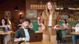 רותם סלע בקמפיין לדיסקונט, צילום: יוטיוב/  בנק דיסקונט