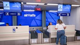 דלפקי אייר חיפה בנמל התעופה חיפה, צילום: אבשלום ששוני/פלאש 90