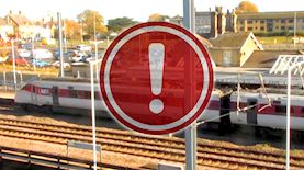 פיגוע דקירה ברכבת באנגליה, צילום: shutterstock, יוטיוב/ BBC News