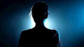 צללית אישה-אילוסטרציה AI