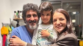 לוסי אהריש ומשפחתה, צילום: lucyaharish@