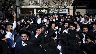 מפגינים חרדים בדרך לעצרת המיליון, צילום: פלאש 90/ יונתן זינדל