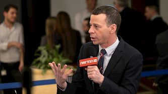 עמית סגל, צילום: אוליבייה פיטוסי/פלאש 90