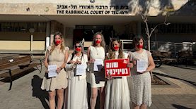 שירן סנדל במחאה, צילום: בונות אלטרנטיבה