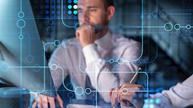 עובד בהיי טק. אילוסטרציה, צילום: Shutterstock