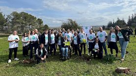 עובדי פרטנר ביום נטיעות, צילום: יחצ