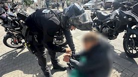 תמונה ממעצרו של החשוד, צילום: דוברות המשטרה