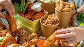 עוף מטוגן של לאקי צ'יקן, צילום: אסף קרלה