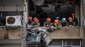 מחלצים מפיקוד העורף. אילוסטרציה, צילום: חיים גולדברג, פלאש 90